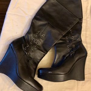 Vince Camuto black leather platform wedge boots with gold over top size 9